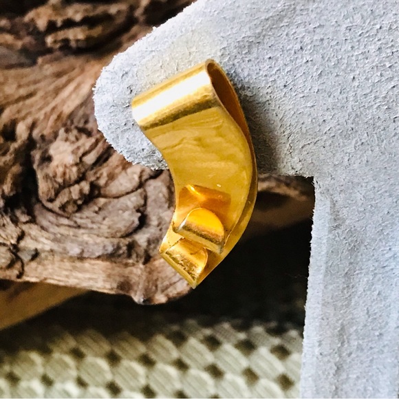 Vintage MCM Costume Gold Tone Geometric Shape Screw Back 1” Earrings - Picture 7 of 12